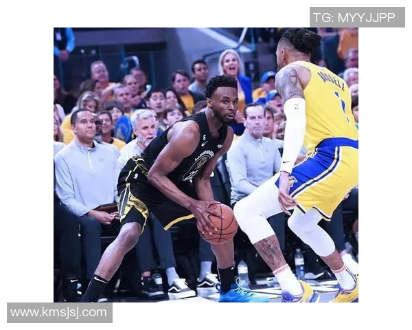 戴维斯送出助攻 克里斯蒂底角三分飙进 戴维斯送出助攻 克里斯蒂底角三分飙进