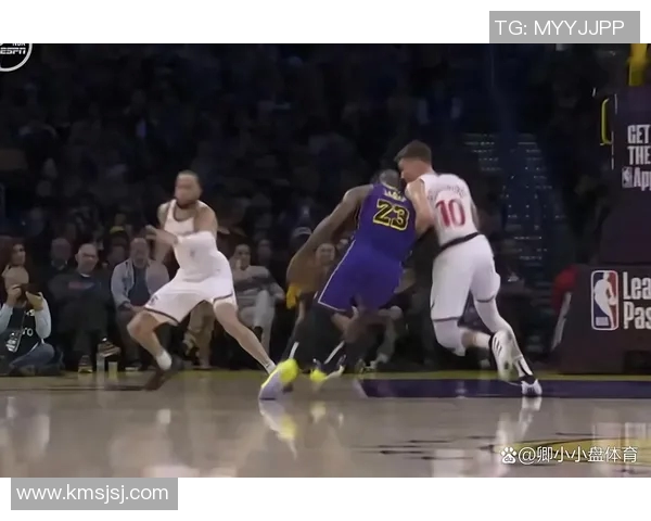 锁喉库里+巴特勒31分！东契奇43分难救主，湖人揭幕战遭三重暴击